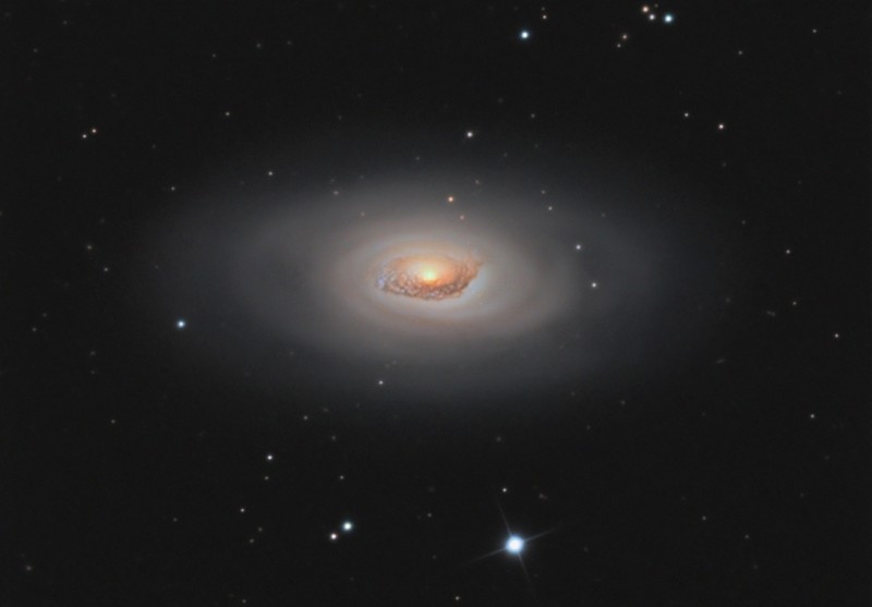 黒目銀河（Ｍ６４）<br/><a href='http://antwrp.gsfc.nasa.gov/apod/ap070802.html'>M64: The Black Eye Galaxy<br/>(C)Andrea Tamanti, APOD, NASA</a>