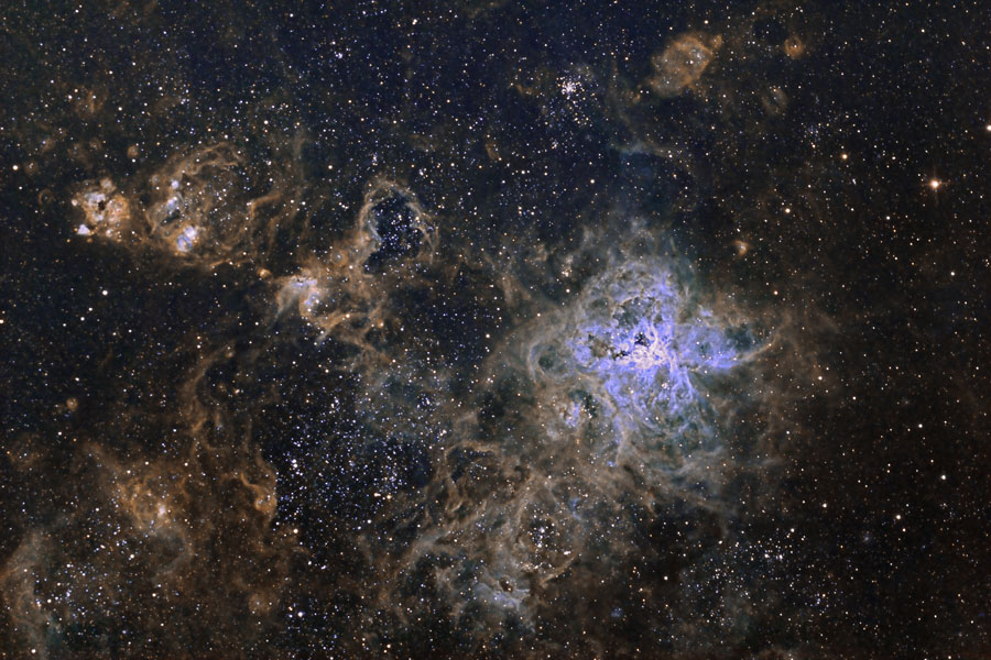 <a href='https://apod.nasa.gov/apod/ap110111.html'>タランチュラ星雲<br/>The Cosmic Web of the Tarantula Nebula<br/>(C)Marcelo Salemme</a>