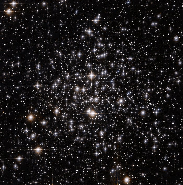 M71中心部<br/><a href='http://www.spacetelescope.org/images/potw1018a/'>ESA,Hubble and NASA</a>